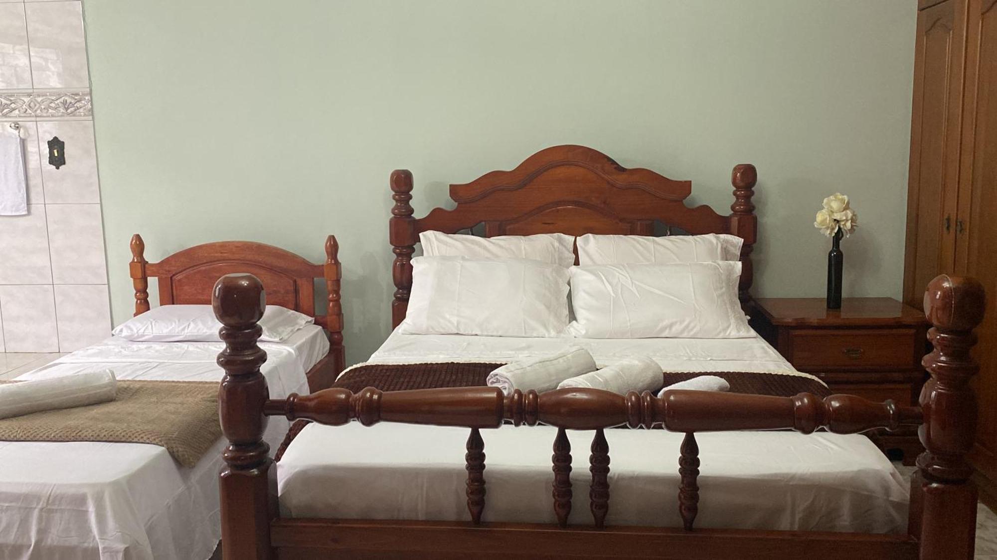 Triana Guest House Foz do Iguacu Exterior photo